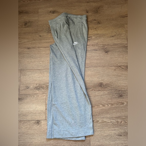 NWOT Nike Sweatpants - Picture 4 of 8